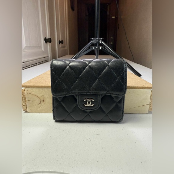 Chanel Women's Black Wallet-purses - Picture 1 of 16